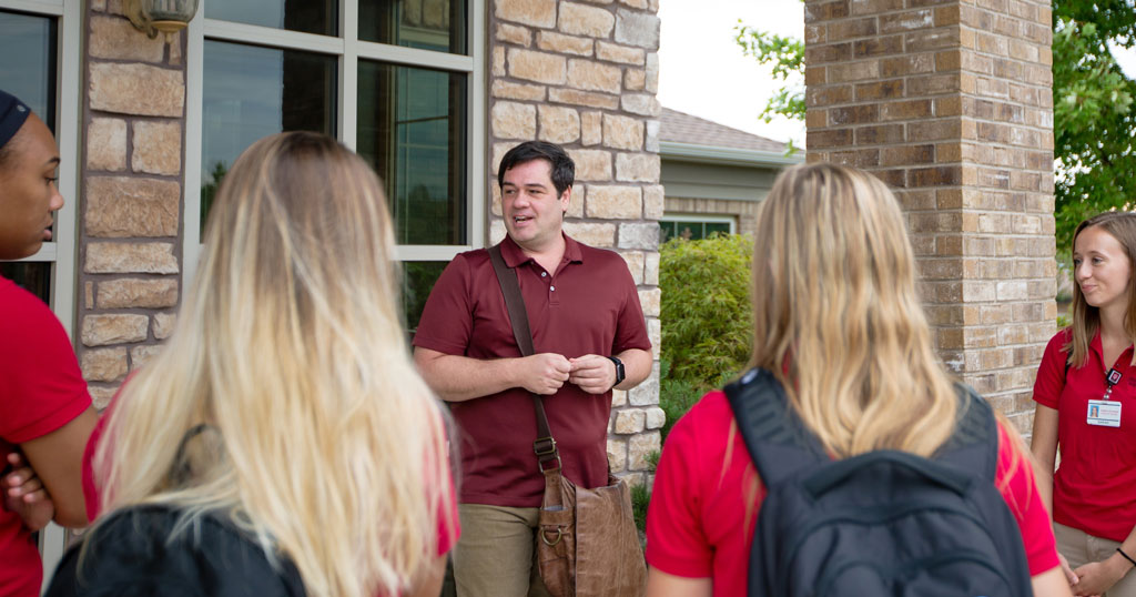 Dr. Greg Carter talks with students during a regional clinic experience.